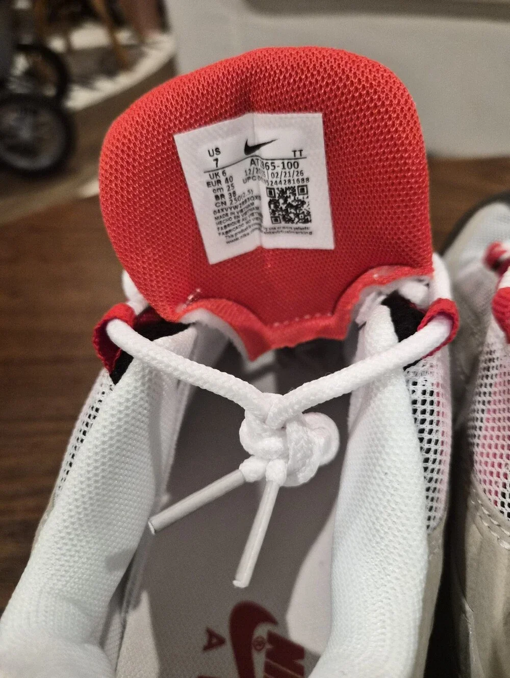 Never Worn Nike Mens Sz 7 Air Max Sneakers - White, Gray & Red